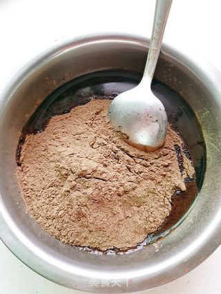 黑凉粉的做法步骤:2