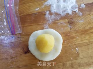 金沙奶黄冰皮月饼的做法步骤:11