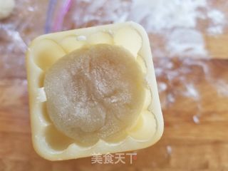 金沙奶黄冰皮月饼的做法步骤:13