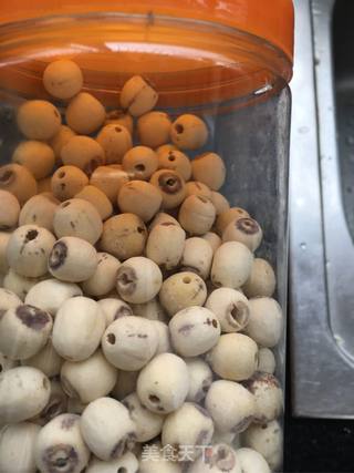 银耳莲子羹的做法步骤：7