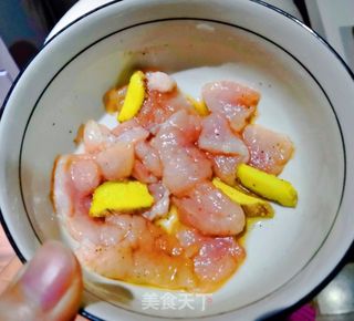 鲜美野松菌豆腐肉片汤的做法步骤：4