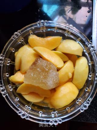 蒸黄桃的做法步骤:2