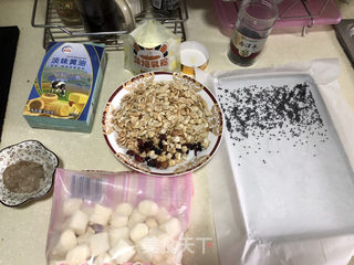 怪味黑芝麻牛轧糖的做法步骤：1