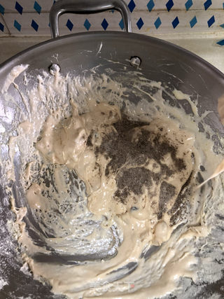 怪味黑芝麻牛轧糖的做法步骤：5