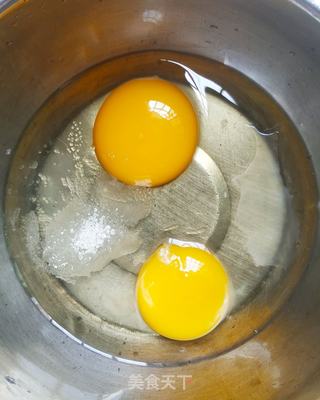 牛奶蒸鸡蛋的做法步骤：2