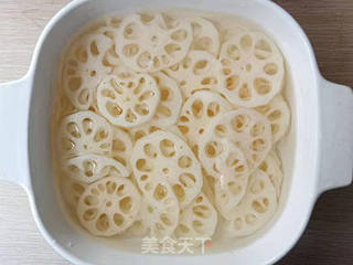 莲藕泡菜的做法步骤：1
