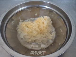 马蹄桂圆银耳羹的做法步骤：1
