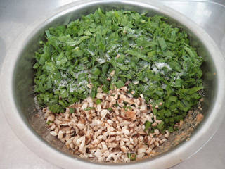 韭菜香菇猪肉馅水饺的做法步骤:4