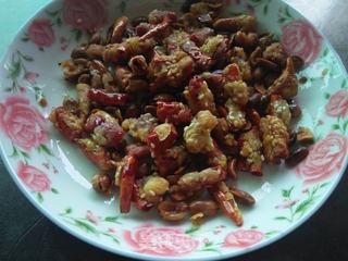 香酥辣椒花生的做法步骤:8