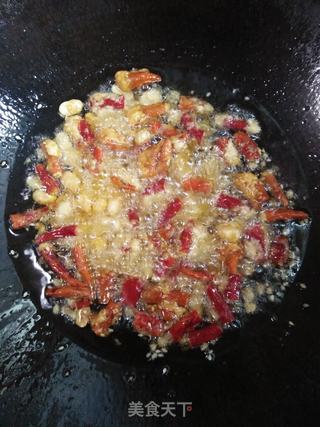 香酥辣椒花生的做法步骤:6