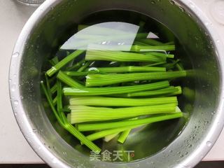 猪肉芹菜水饺的做法步骤：4