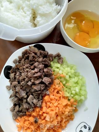 什景牛肉粒炒饭的做法步骤:3