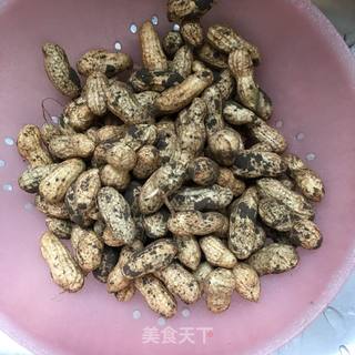 五香鲜花生的做法步骤：1