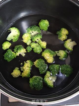 茄汁西兰花虾球的做法步骤:3