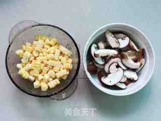 秋葵玉米瘦肉汤的做法步骤:3