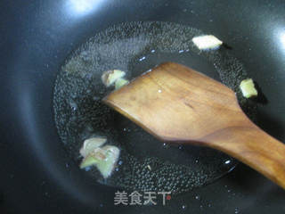 青红椒炒扇贝肉的做法步骤：2