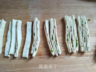 水煎椒盐培根花卷的做法步骤:7