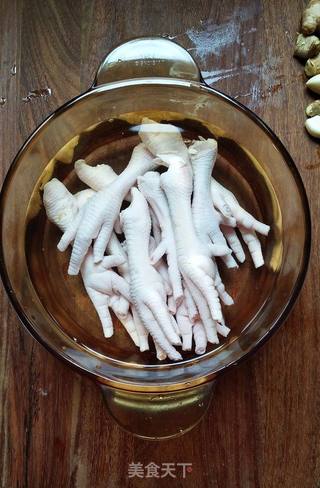 丝路金味轩酸辣爽口鸡脚的做法步骤:2