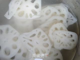 糖醋藕片的做法步骤:2