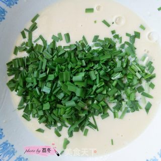 韭菜鸡蛋饼的做法步骤:6