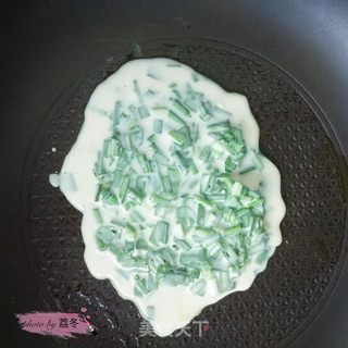 韭菜鸡蛋饼的做法步骤:8