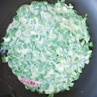 韭菜鸡蛋饼的做法步骤:9