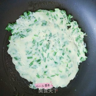 韭菜鸡蛋饼的做法步骤:11