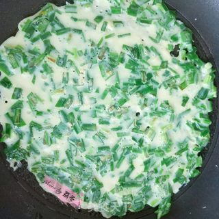 韭菜鸡蛋饼的做法步骤:12