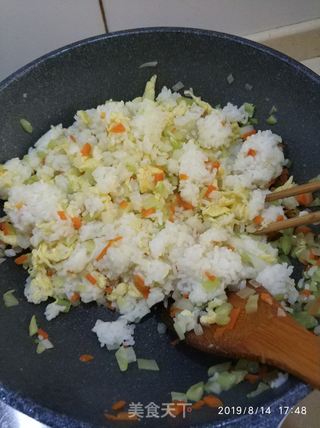 素什锦炒饭的做法步骤:4