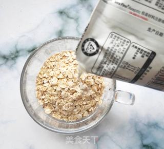 小白也能轻松搞定的营养健康早餐|减肥必备的轻食早餐~燕麦水果粥的做法步骤:6