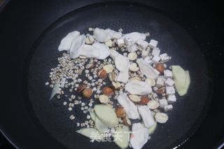 茯苓丁淮山莲子薏米汤的做法步骤:4