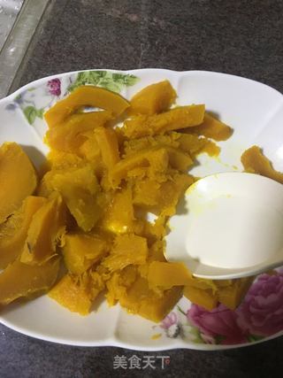 南瓜小米百合粥的做法步骤:4