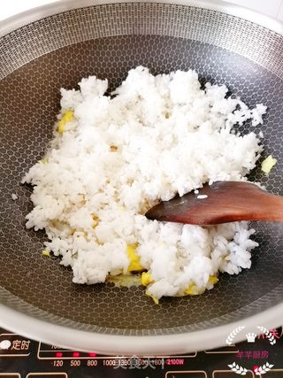 蛋包饭的做法步骤：4