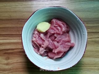 榨菜青瓜肉片汤的做法步骤:2