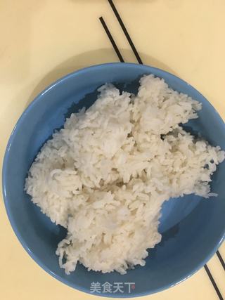 榨菜鸡蛋炒饭的做法步骤：1