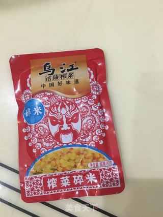 榨菜鸡蛋炒饭的做法步骤：2