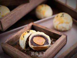 酥倒掉渣的陈皮豆沙蛋黄酥的做法步骤:23