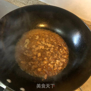 香菇肉酱拌宽面的做法步骤：3