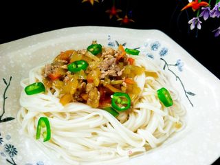 “榨菜”榨菜肉卤面的做法步骤：1