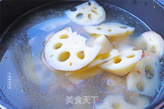 莲藕排骨汤的做法步骤:6
