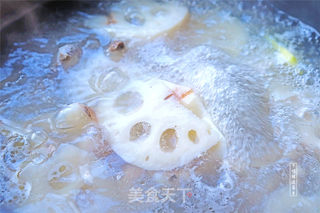 莲藕排骨汤的做法步骤:7