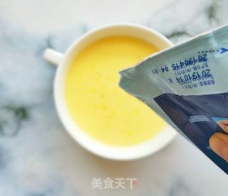 宝宝的辅食:六个月就可以吃的简单超级营养的蒸蛋的做法步骤:6