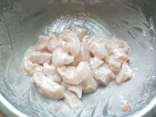 木耳宫保鸡丁的做法步骤:3