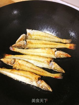 干煎沙丁鱼的做法步骤:4