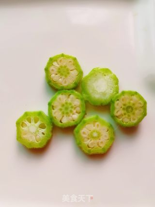 秋葵蒸鸡蛋的做法步骤:2