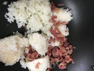 榨菜香肠鸡蛋炒饭的做法步骤：6