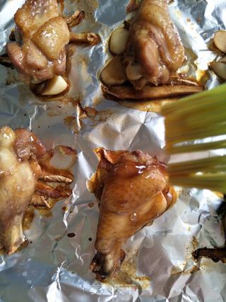 蜜汁叉烧烤翅根的做法步骤:7