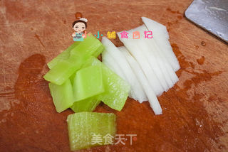 6个月以上白萝卜莴笋肉泥的做法步骤:2
