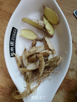 竹丝鸡人参汤的做法步骤：4