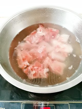 冬瓜排骨汤的做法步骤：3